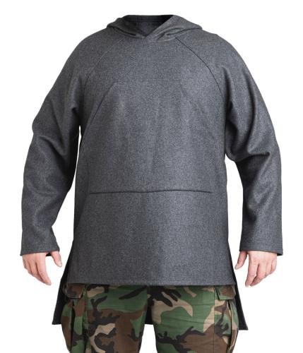 Särmä Blanket Shirt. The model's chest circumference is 50.8 inches and height 6'1, wearing size L/XL.